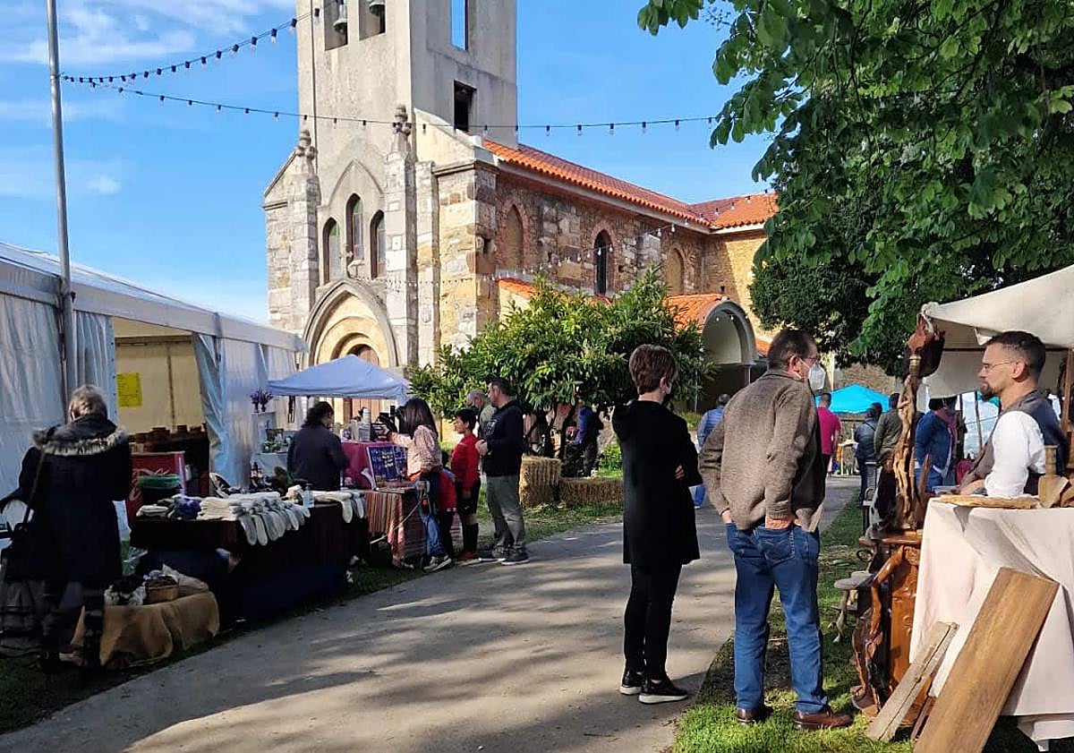 Imagen principal - Mercáu Tradicional de Santa Marina