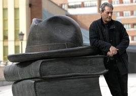 Paul Auster en el campus de Humanidades de la Universidad de Oviedo el día antes de recibir el Premio Príncipe de Asturias de las Letras en 2006.