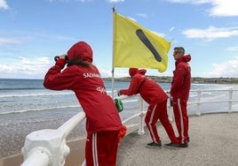 Arranca la temporada de baños en las playas de Gijón