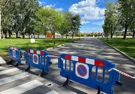 Cerrado el aparcamiento en la explanada de Hermanos Castro.