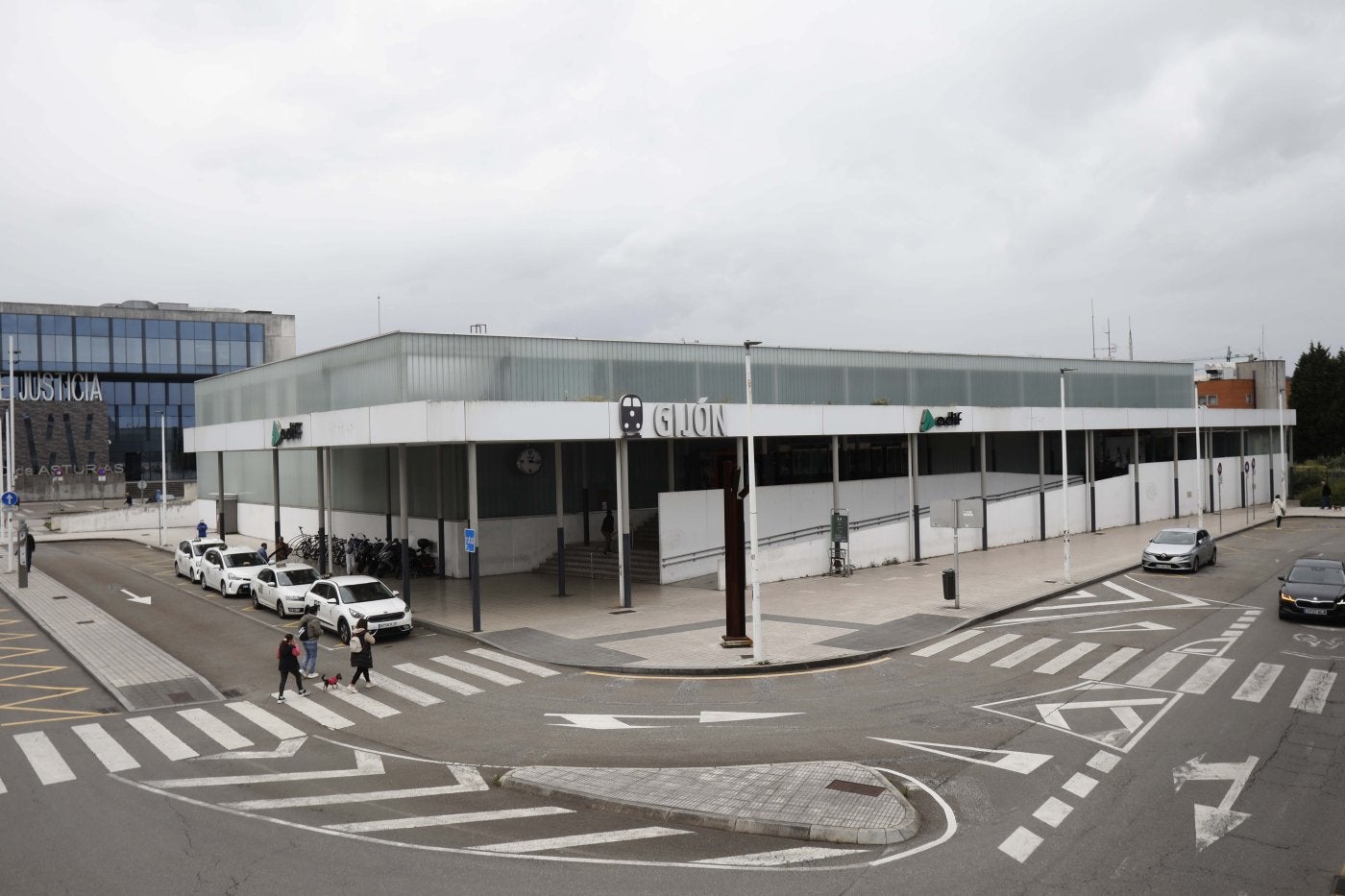 Estación de Sanz Crespo construida en 2011 para un período transitorio de cinco años y que el pasado marzo cumplió trece.