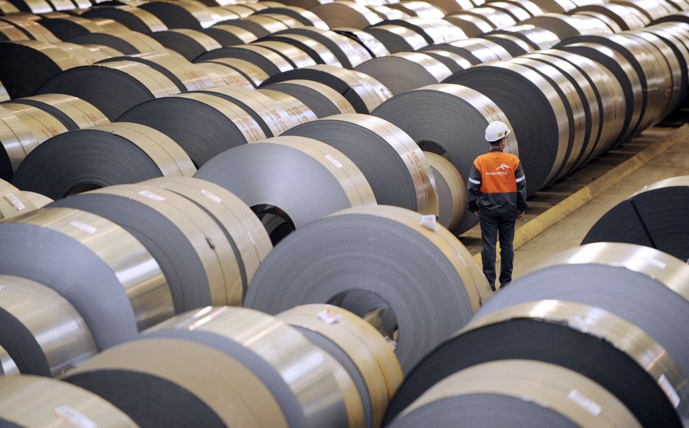 Bobinas de acero laminado en una factoría de Arcelor.