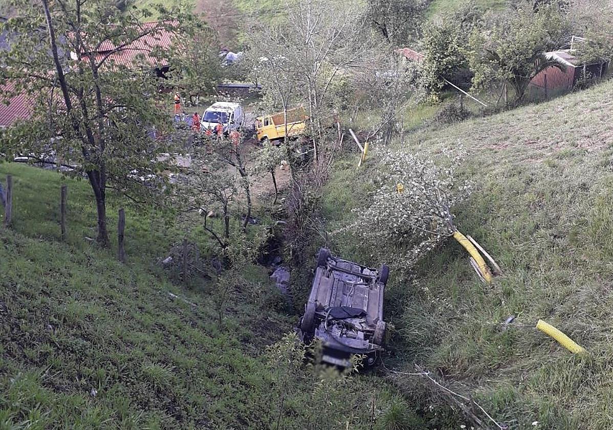 Accidente de tráfico en la localidad de Norón, Tineo