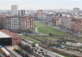 Vista general de las inmediaciones del solarón, en Gijón.