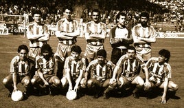 Alineación del Sporting contra el Zaragoza, el tres de mayo de 1987, en el que el mexicano marcó el gol gijonés. De izquierda a derecha, de pie, Tati, Ablanedo I, Joaquín, Ablanedo II y Jiménez; y, agachados, Negrete, Mesa, Eloy, Flores, Cundi y Esteban.