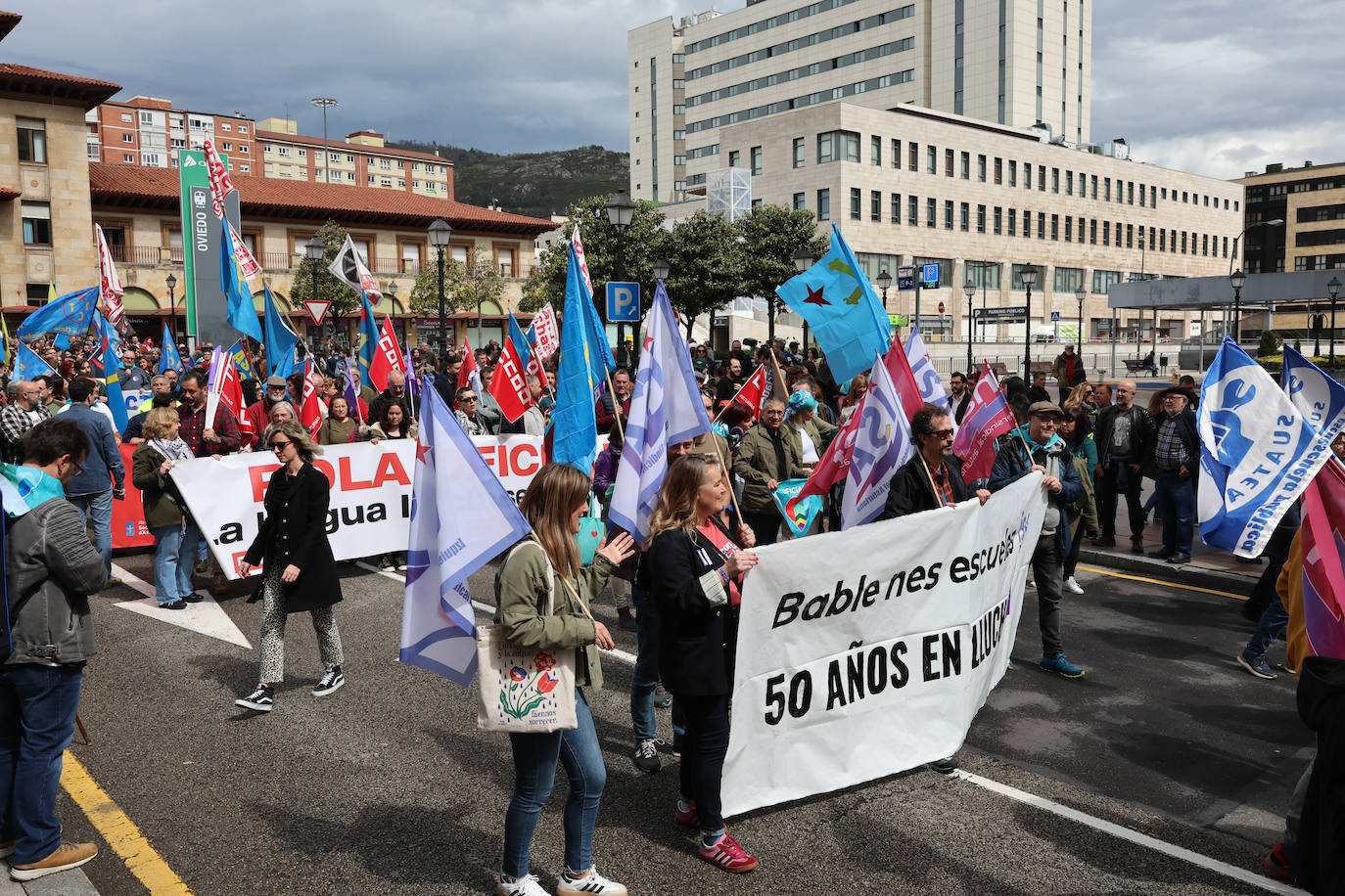 Las imágenes que deja la manifestación en Oviedo por la oficialidad del asturiano