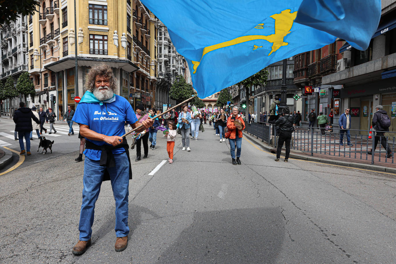 Las imágenes que deja la manifestación en Oviedo por la oficialidad del asturiano