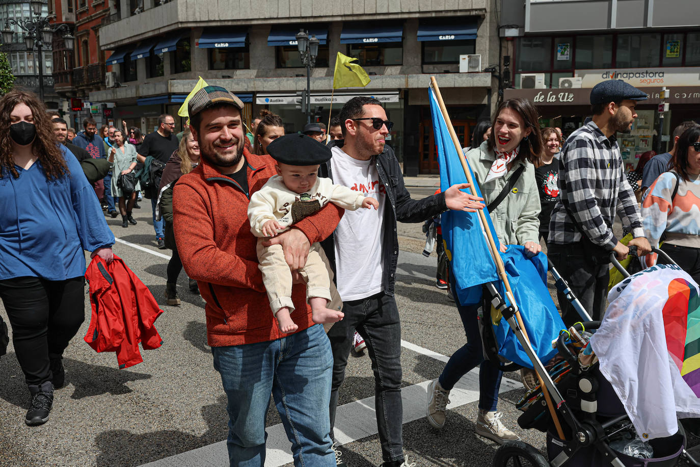 Las imágenes que deja la manifestación en Oviedo por la oficialidad del asturiano