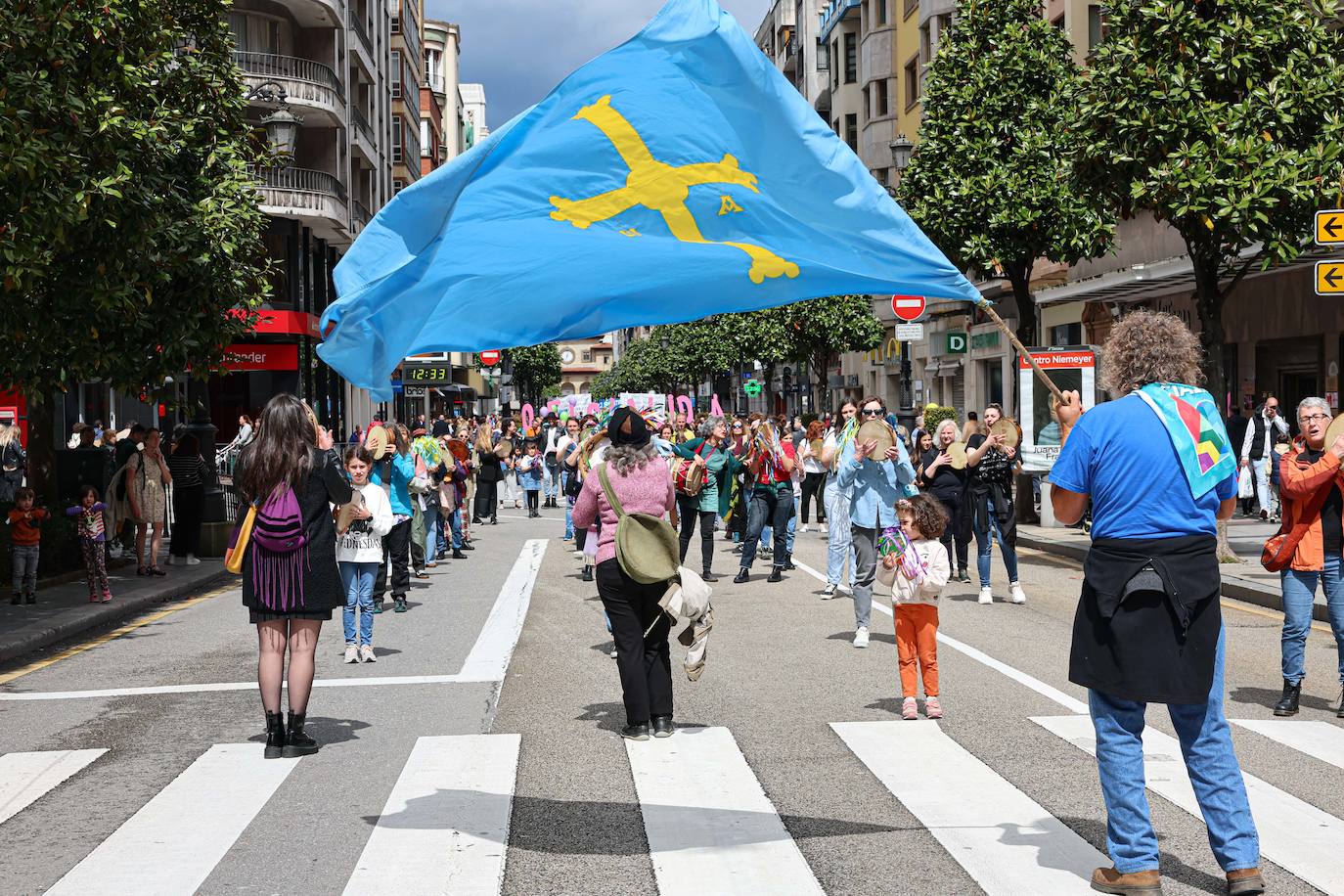 Las imágenes que deja la manifestación en Oviedo por la oficialidad del asturiano