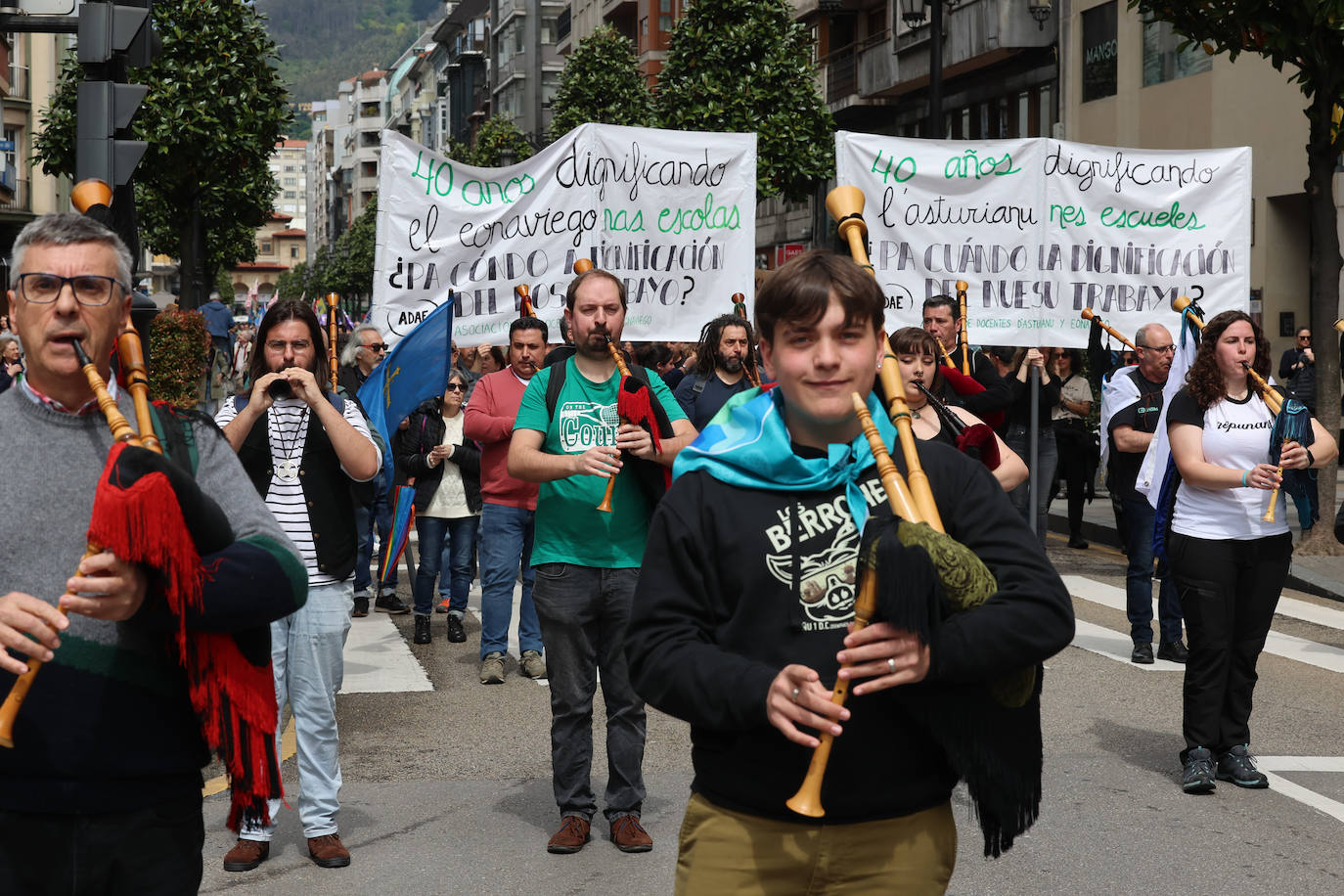 Las imágenes que deja la manifestación en Oviedo por la oficialidad del asturiano