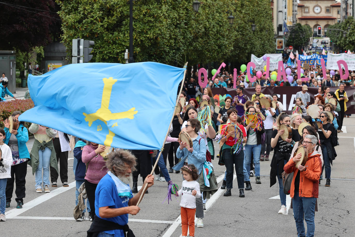 Las imágenes que deja la manifestación en Oviedo por la oficialidad del asturiano