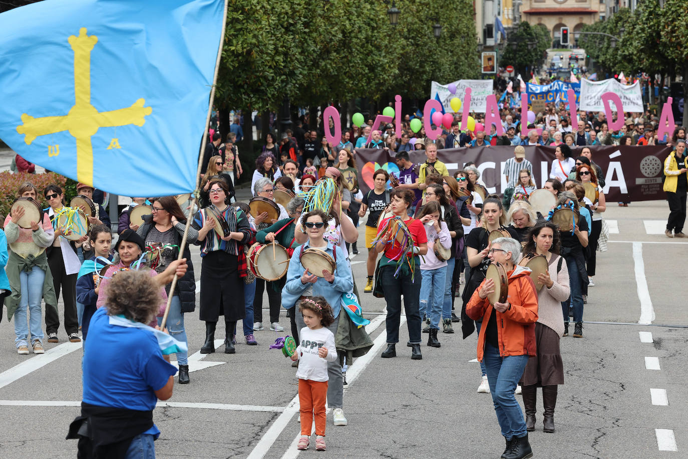 Las imágenes que deja la manifestación en Oviedo por la oficialidad del asturiano