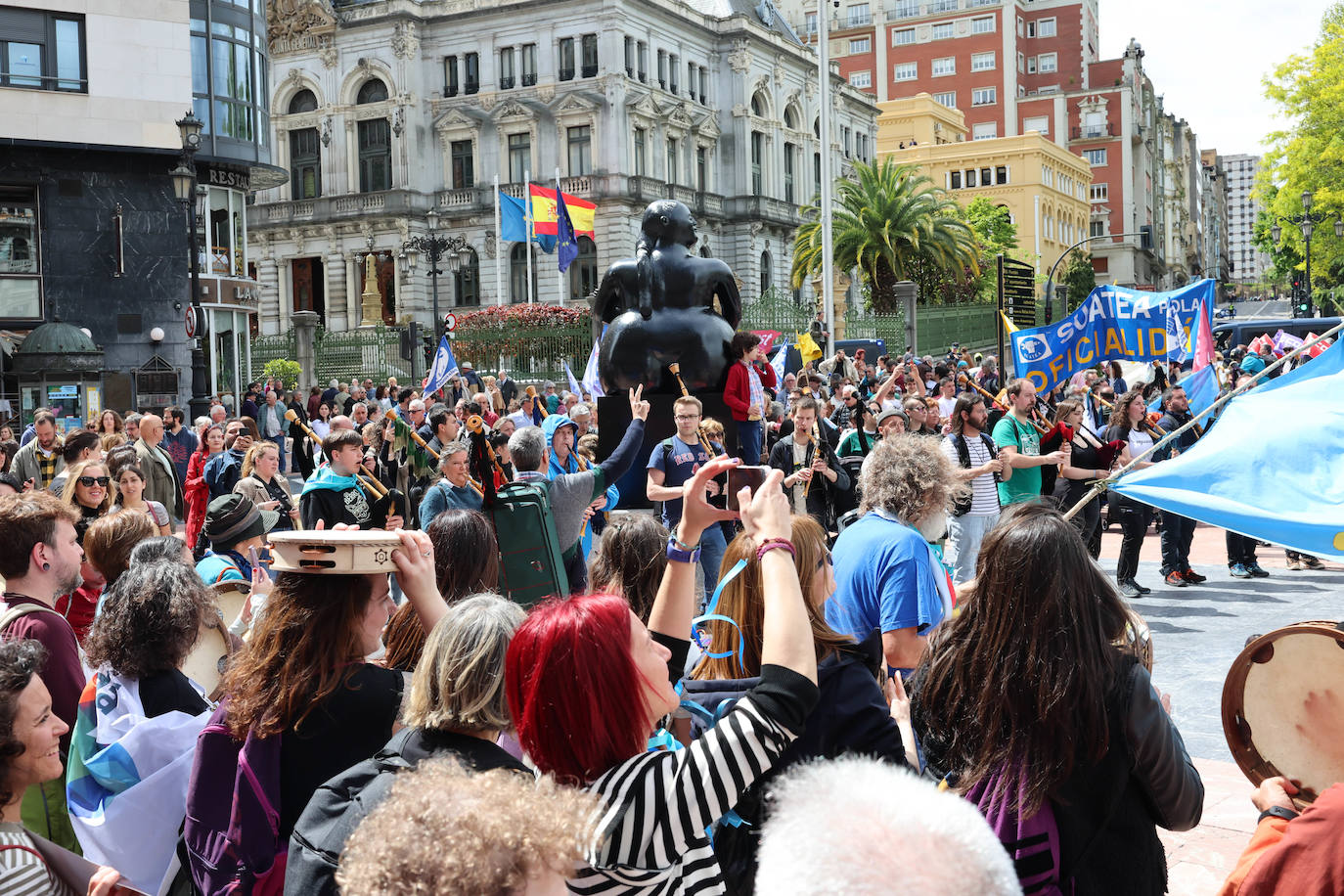 Las imágenes que deja la manifestación en Oviedo por la oficialidad del asturiano