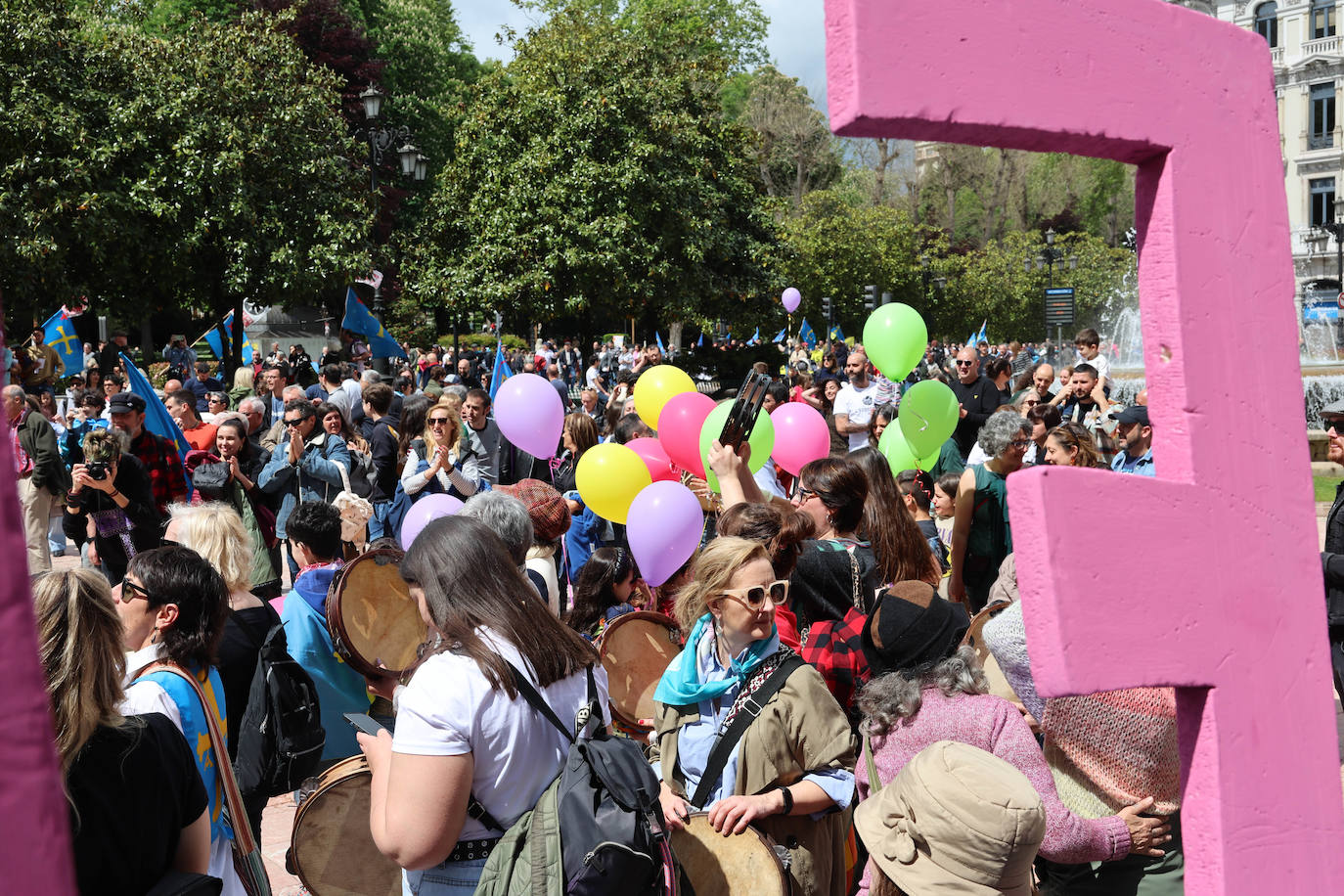 Las imágenes que deja la manifestación en Oviedo por la oficialidad del asturiano