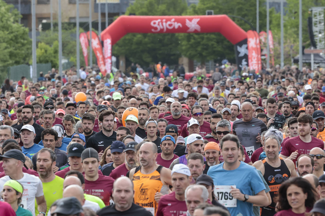 ¿Participaste en la Media Maratón de Gijón? ¡Búscate en las fotos! (1)