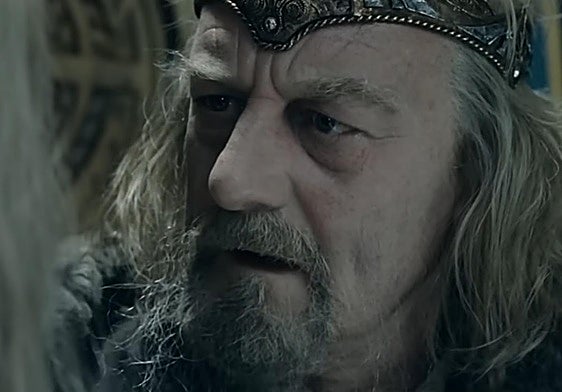 Bernard Hill en su papel del rey Théoden de Rohan.