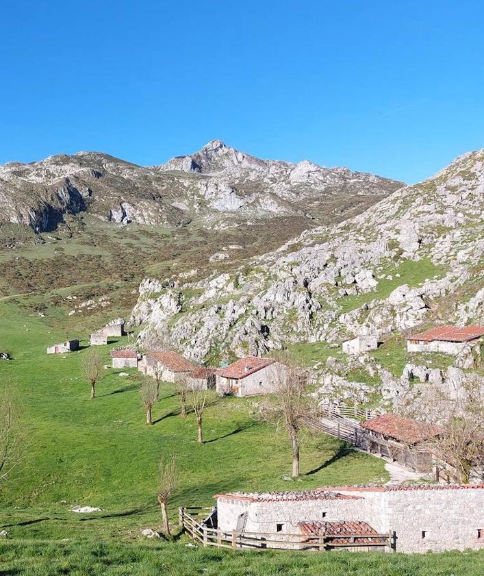 Imagen secundaria 2 - Vistas hacia Santa María de Enol/ pico Jascal desde collado la Muda/majada Belbín