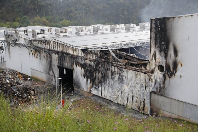 La nave A de la planta de basura bruta, afectada por el incendio del 24 de abril.