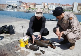 Así fue la búsqueda de proyectiles de artillería en la costa de Gijón