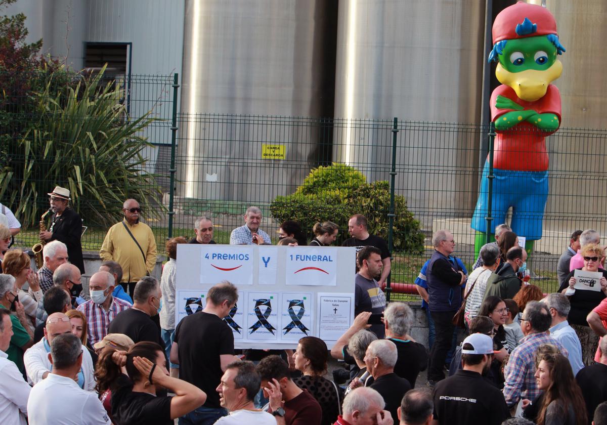 Protesta hace dos años en Salas por el cierre de Danone.