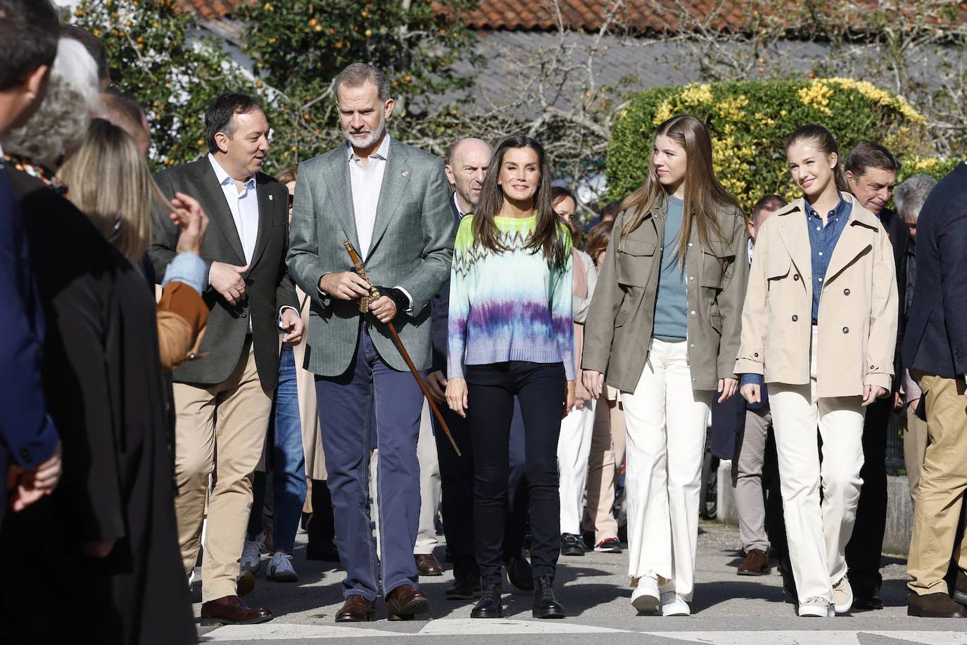 EL Rey Felipe, la Reina Letizia, la Infanta Sofía y la Princesa Leonor, en la entrega del Pueblo Ejemplar de Asturias 2023, donde recibieron numerosos obsequios.