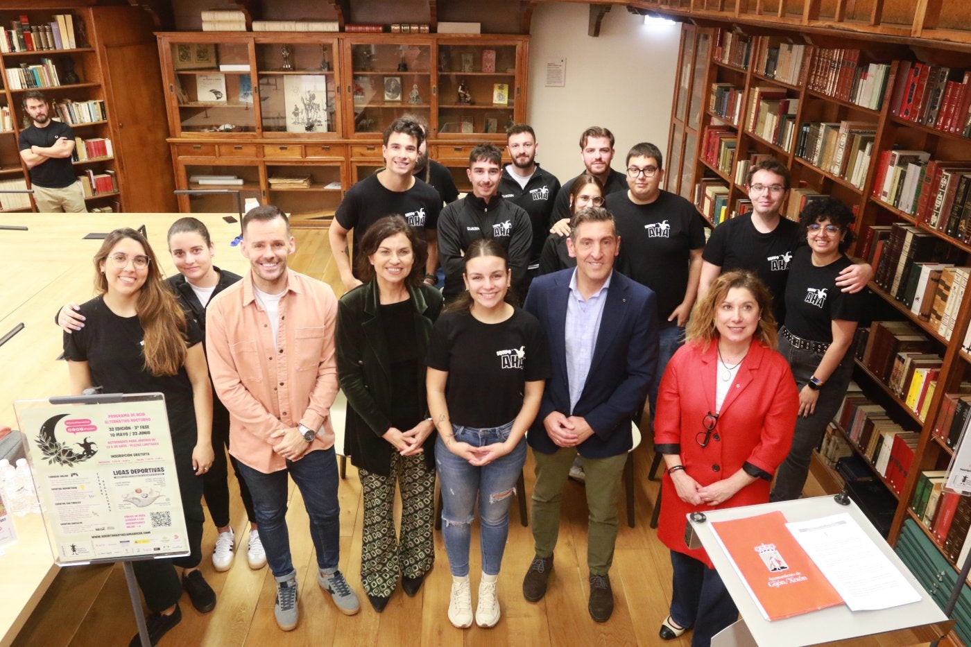 Equipo de Abierto, con los ediles de Cultura y Educación, en la presentación.