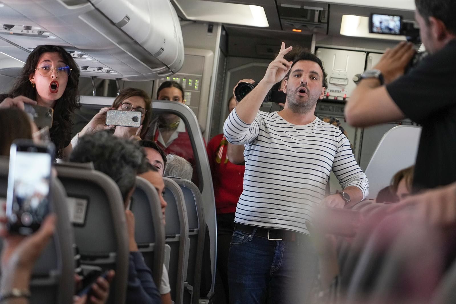 Un momento durante el concierto de la Ópera de Oviedo en pleno vuelo.