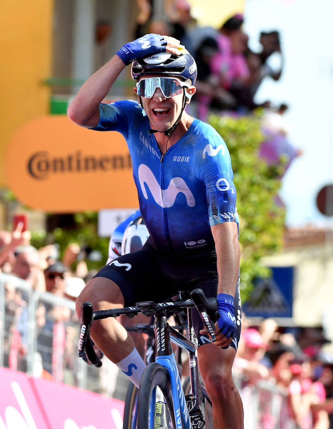 Pelayo toca el cielo en su primer Giro de Italia