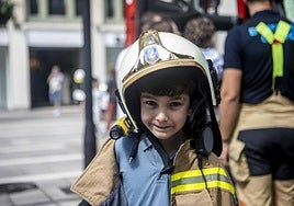 Los niños de Oviedo se convierten en bomberos y policías