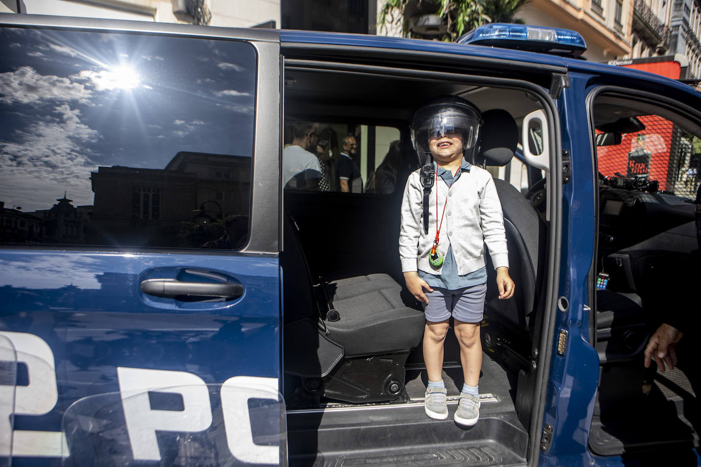 Los niños de Oviedo se convierten en bomberos y policías