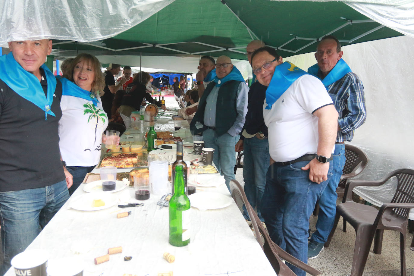 La comida en la calle de Laviana, en imágenes