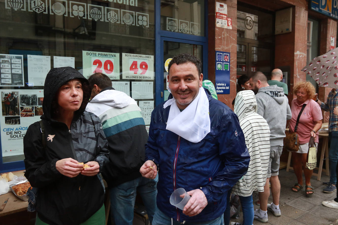 La comida en la calle de Laviana, en imágenes