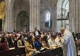 282 personas reciben el sacramento de la confirmación en la Catedral de Oviedo