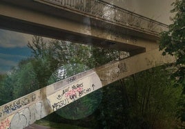 Pintada contra Isabel Carrasco en el puente donde la asesinaron.