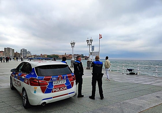 Intervención policial en San Lorenzo por una menor ebria que se metió en el agua