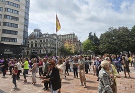 Marcha solidaria en Oviedo por el Día Mundial de la Fibromialgia.