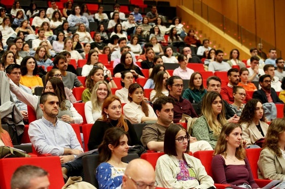 Nuevos profesionales sanitarios de Medicina y Enfermería que se especializarán en Asturias.