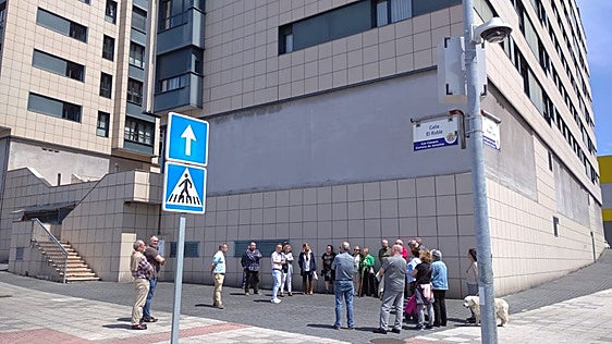 Iván Fernández presentó la cámara a los vecinos de la zona.