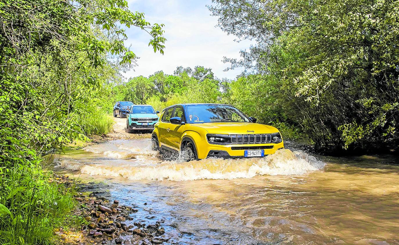 El Jeep Avenger e-Hybrid permite hacer más del 50% de la conducción urbana en modo eléctrico.