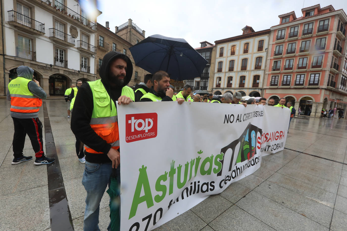 Los trabajadores de Saint-Gobain: «¡Basta ya! Avilés es industrial»