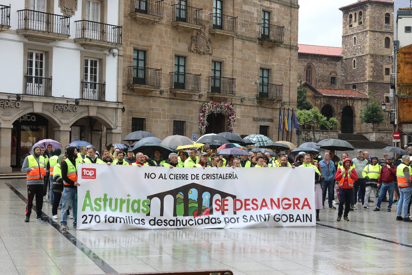 Los trabajadores de Saint-Gobain: «¡Basta ya! Avilés es industrial»