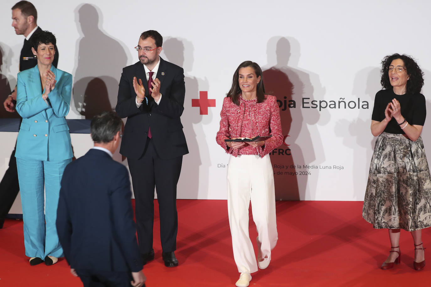 La Reina Letizia ensalza en Oviedo la labor de Cruz Roja