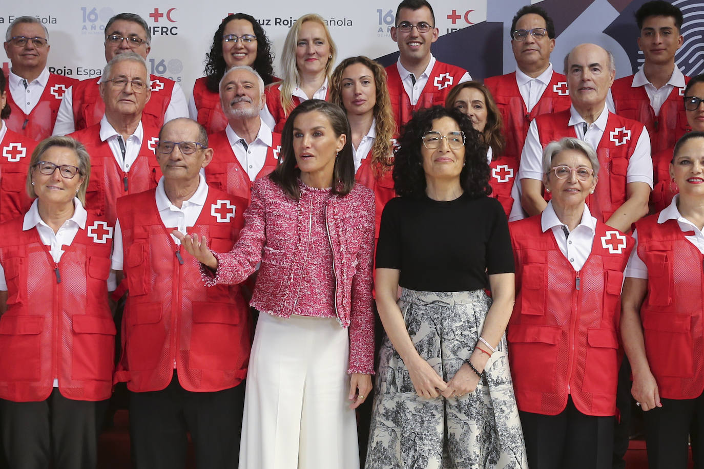 La Reina Letizia ensalza en Oviedo la labor de Cruz Roja