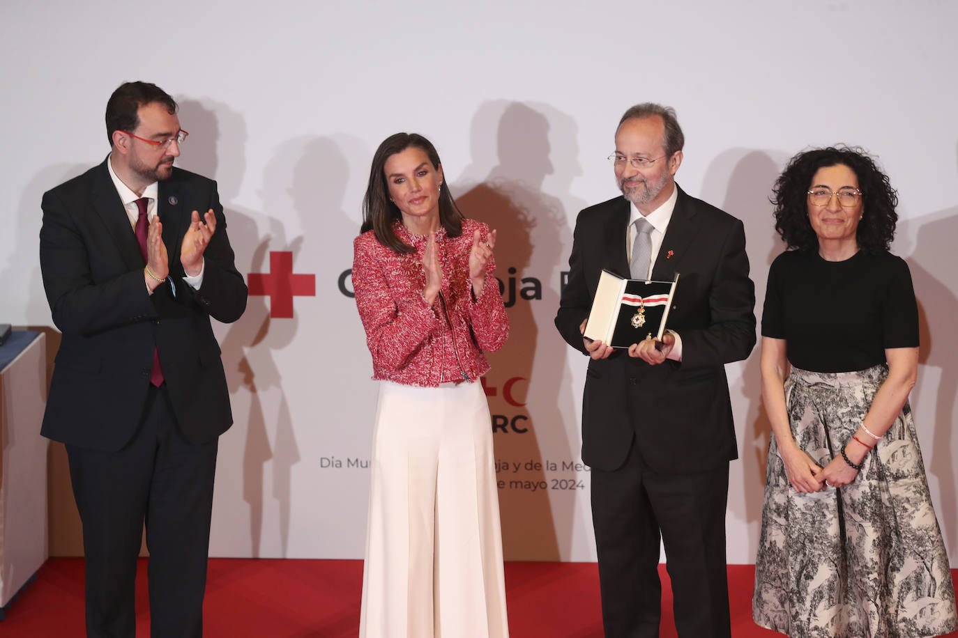 La Reina Letizia ensalza en Oviedo la labor de Cruz Roja