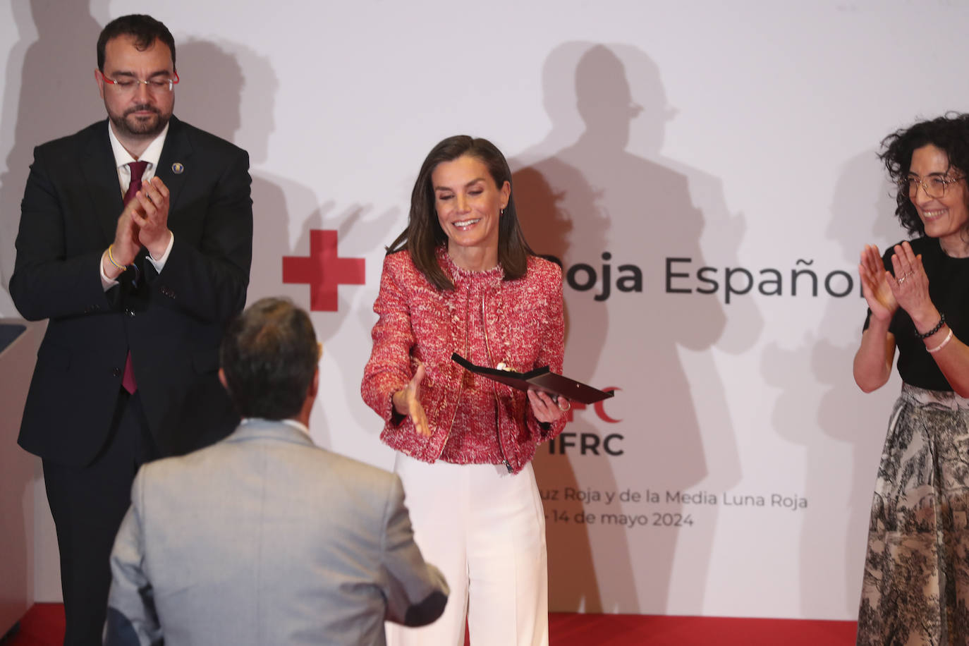 La Reina Letizia ensalza en Oviedo la labor de Cruz Roja