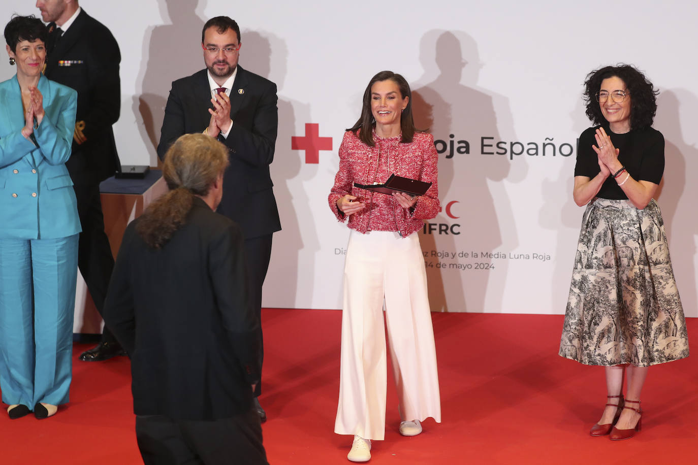 La Reina Letizia ensalza en Oviedo la labor de Cruz Roja