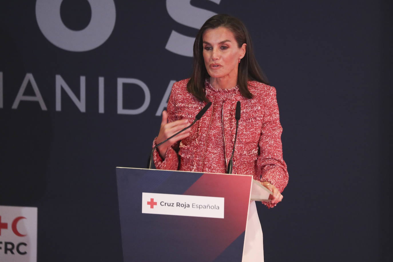 La Reina Letizia ensalza en Oviedo la labor de Cruz Roja