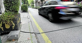Uno de los aforadores en la calle Cabo Noval.