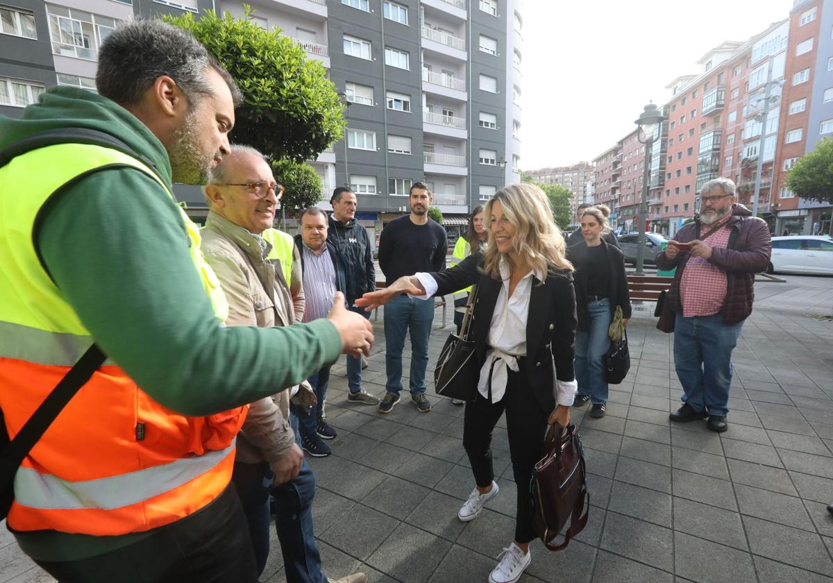 La vicepresidenta del gobierno Yolanda Díaz, en Avilés con los trabajadores de Saint-Gobain.