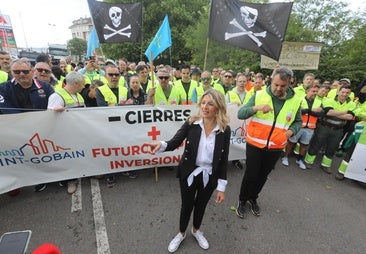 Yolanda Díaz apoya a los trabajadores de Saint-Gobain en Avilés aunque «carece de competencias» para evitar el cierre